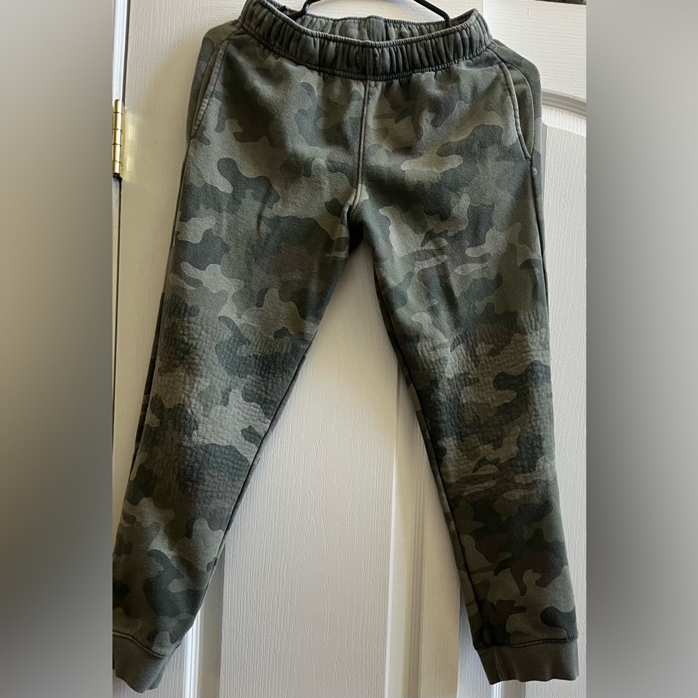 Cat & Jack Green Camouflage jogger sweatpants
